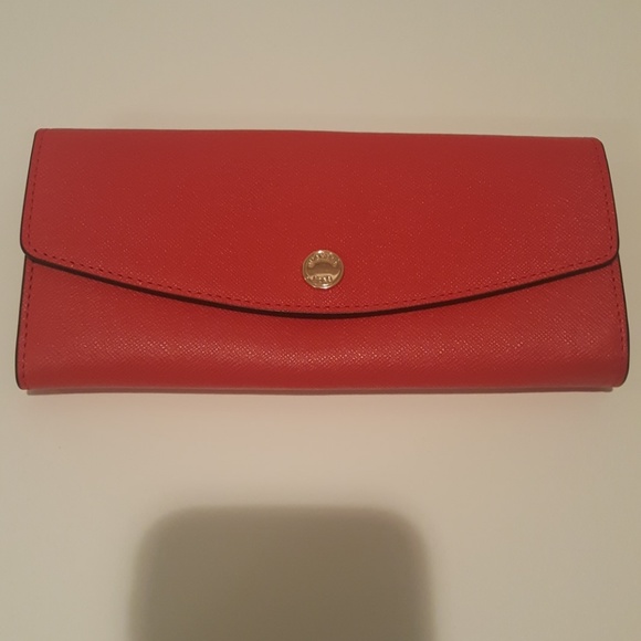 Michael Kors Handbags - NEW Michael Kors wallet